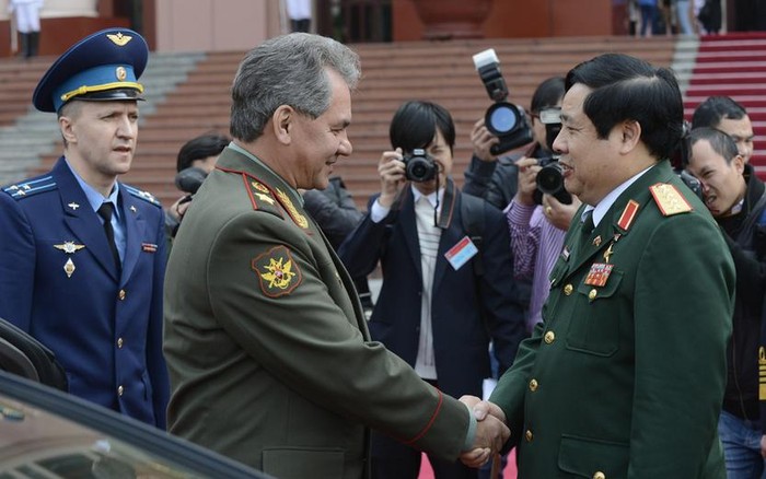 Tháng 3 năm 2013, Bộ trưởng Quốc phòng Nga Sergei Shoigu thăm Việt Nam, cho biết Nga sẽ giúp Việt Nam xây dựng lực lượng tàu ngầm.